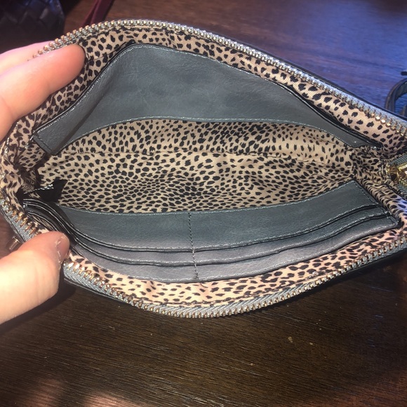 Crossbody/wristlet - Picture 4 of 5